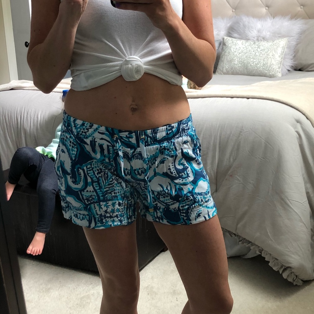 Drawstring elephant print Lilly Pulitzer shorts.